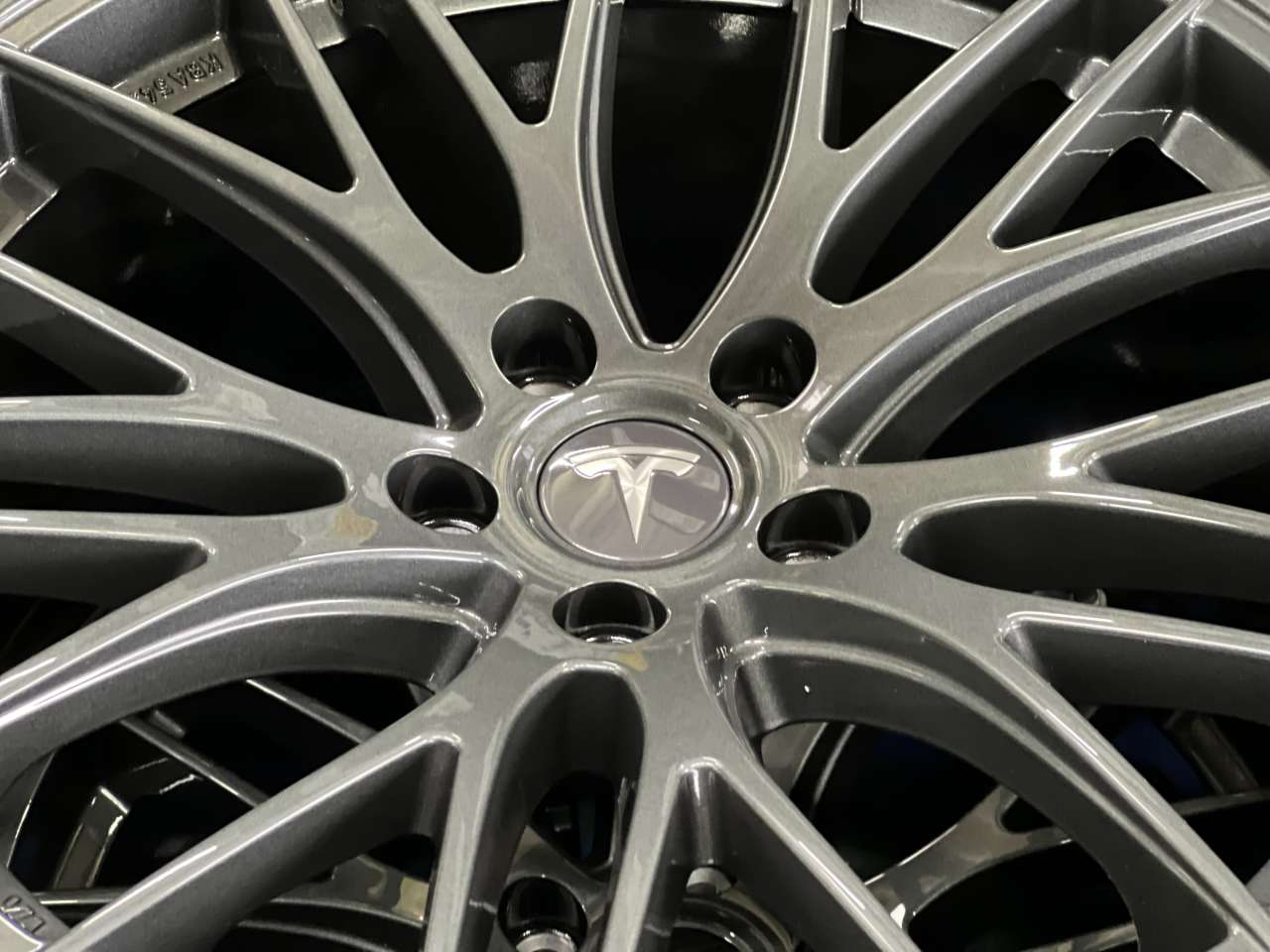 MELBIZ 4 Stück Radmittenkappen für Tesla Model 3 X S, 56mm Nabendeckel,  Ersetzbar Radnabenabdeckung, mit Logo-Emblem-Aufkleber, Wasserdicht  Staubdicht, Schmücken Zubehör : : Auto & Motorrad