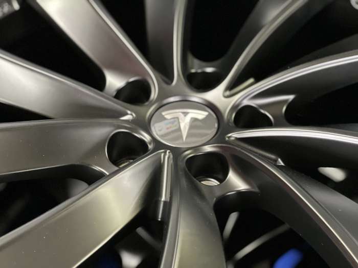 Tesla Model S 3 X Y - 4x neue Nabendeckel schwarz Aero Logo in  Nordrhein-Westfalen - Witten, Reifen & Felgen