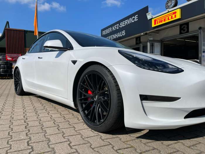 Racing Schwarz