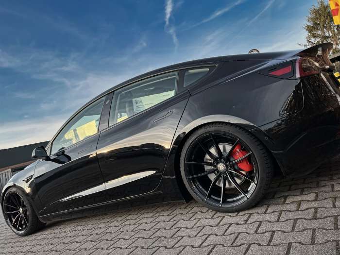 Gloss Black
