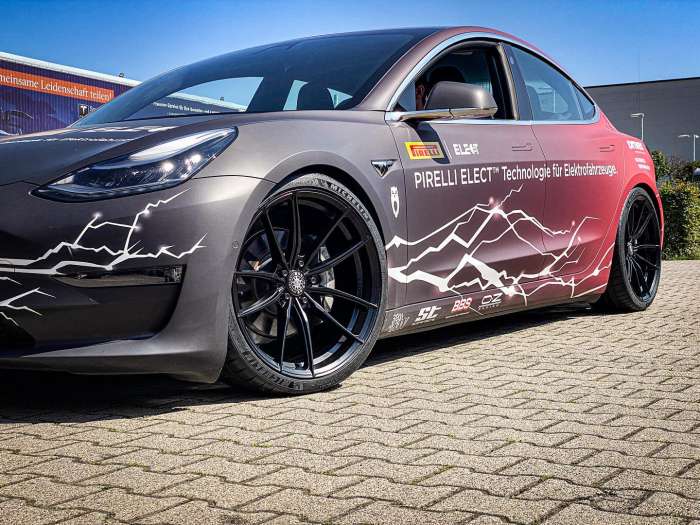 Tesla Model 3 Performance +WR +Zubehör in Rheinland-Pfalz - Wöllstein, Reifen & Felgen